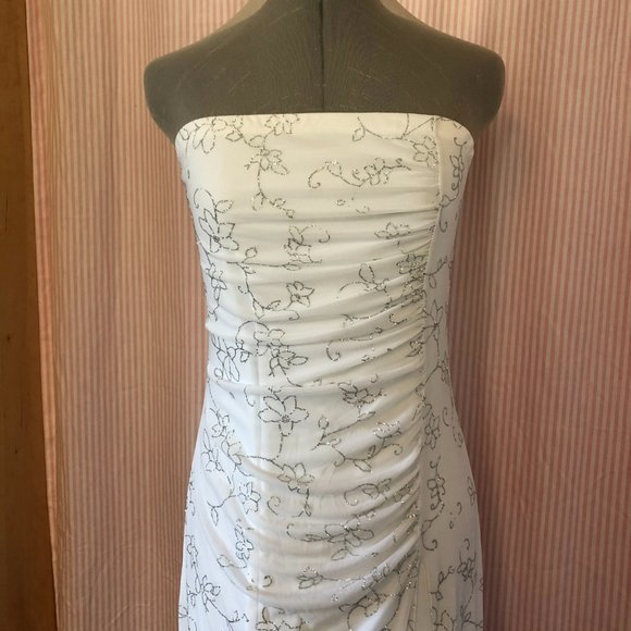 Women's Dress - Picture 2 of 8